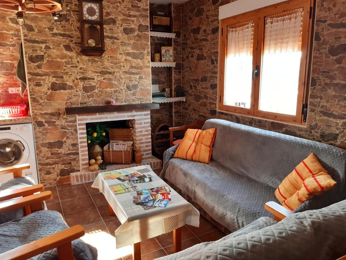 Casa Rural Mi Descanso Valdefuentes de Sangusín Buitenkant foto